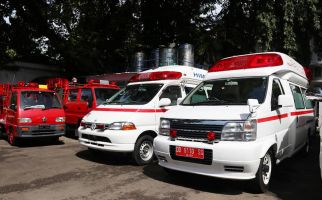 Bea Cukai Makassar Fasilitasi Hibah Mobil Damkar dan Ambulans dari Jepang - JPNN.com