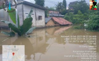 Jakarta Kebanjiran, Rumah Warga Tinggal Atapnya yang Kelihatan - JPNN.com