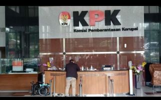 Operator Ihsan Yunus Serahkan Dua Sepeda Mewah ke KPK - JPNN.com