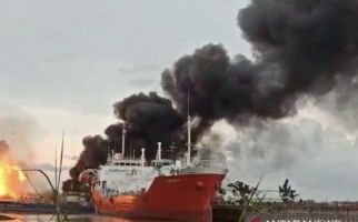 Kapal Tanker Milik Anggota DPR Terbakar dan Meledak - JPNN.com