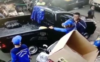 Pengendara Mobil Pukul Petugas Tangani Banjir, Kasusnya Cuma Berakhir di Kertas Bermeterai - JPNN.com