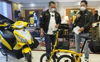 Bantu UMKM, Pengacara Hendraguna Beli 10 Sepeda Kuning Lipat 'Bamsoet Klasik' - JPNN.com