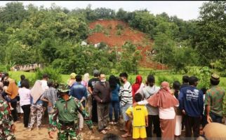 26 Korban Longsor di Nganjuk Ditemukan, 9 Orang Tewas - JPNN.com