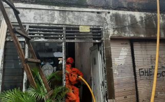 Rumah Kosong di Jaktim Ludes Terbakar Saat Hujan Lebat, Kok Bisa? - JPNN.com