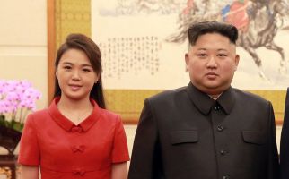 Lihat, Kim Jong Un dan Ri Sol Ju Tersenyum - JPNN.com