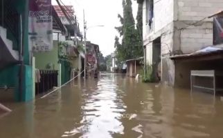 2 Pintu Air Siaga Satu, Sejumlah Wilayah di Jakarta Sudah Tergenang Banjir - JPNN.com