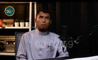 Istri Ustaz Maaher Rutin Bawa Air Minum ke Rutan Bareskrim, Begini Alasannya - JPNN.com