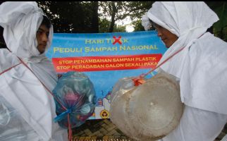 Peringati Hari Peduli Sampah Nasional 2021, Mahasiswa Universitas Budi Luhur Gelar Aksi Teatrikal - JPNN.com