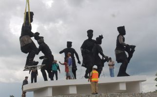 Mengagumkan, 6 Patung Perunggu Seberat 3 Ton Berdiri di Timika - JPNN.com