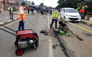 Jembatan Jalur Pantura Amblas Imbas Terendam Banjir Bekasi - JPNN.com