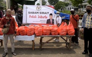 Sabam Sirait Bagikan Ribuan Paket Sembako untuk Korban Banjir, Ini Pesannya - JPNN.com