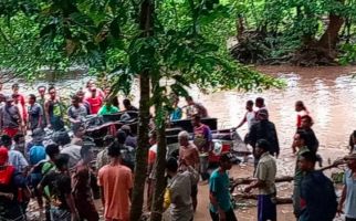 Tragis, Mujiburahman Hilang Terseret Banjir bersama Mobilnya - JPNN.com