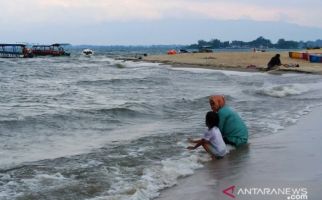 Memanjakan Diri dengan Keindahan Pasir Putih di Pantai Lumban Bulbul, Kabupaten Toba - JPNN.com