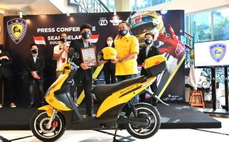 Bamsoet Kukuhkan Atta Halilintar sebagai Presiden Komunitas Motor Listrik Indonesia - JPNN.com