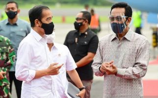 Didampingi Sultan, Jokowi Meninjau Abdi Dalem Divaksin - JPNN.com