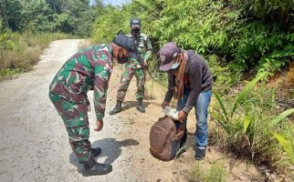 Prajurit TNI Amankan 10 PMI Non-Prosedural Asal Makassar, Pontianak dan Sambas - JPNN.com