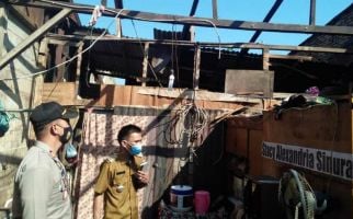 Detik-detik Angin Puting Beliung Meluluhlantakkan Puluhan Rumah di Tigalingga - JPNN.com