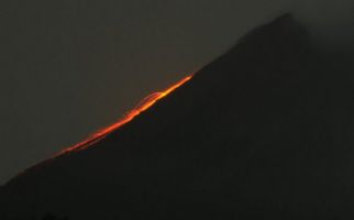 Hari Ini Gunung Merapi 12 Kali Luncurkan Guguran Lava - JPNN.com
