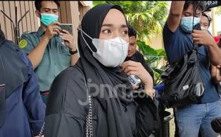 Unggah Potret Liburan, Istri Ayus Fairus Langsung Banjir Doa - JPNN.com