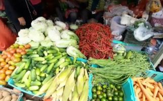 Minyak Goreng Mahal, Harga Ayam & Sayuran Naik, Mak Eni: Cuma Kolor yang Turun - JPNN.com