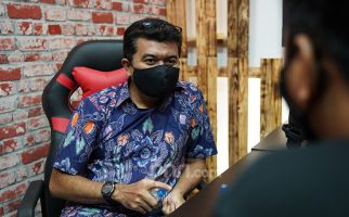 Soroti Perlawanan Bang Long, Reza Kritik Aksi Polisi Melucuti Baju Warga Rempang - JPNN.com