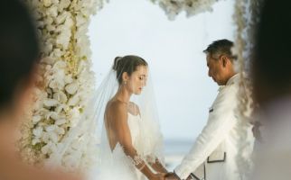 Kisah Julie Estelle dan David Tjiptobiantoro Hingga Akhirnya Menikah - JPNN.com