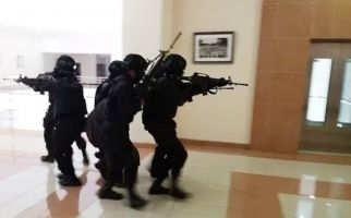 Sempat Kontak Senjata, Pasukan Galuh Kostrad Bebaskan Tawanan di Kantor Bupati Tasikmalaya - JPNN.com