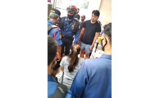 Petugas Damkar Evakuasi Tangan Mbak Tri yang Masuk ke Mesin Penggiling Daging - JPNN.com