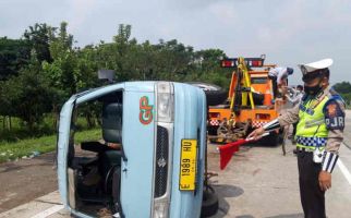 Angkot Sarat Penumpang Kecelakaan di Tol Cipali, 5 Orang Luka Berat - JPNN.com