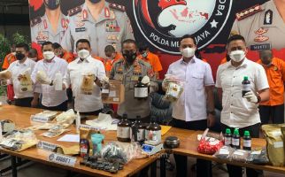 Polisi Bongkar Pabrik Tembakau Gorila di Jaktim, Tujuh Orang Ditangkap - JPNN.com