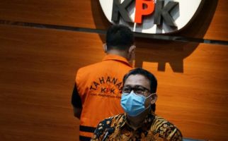 Paut Syakarin Dijebloskan KPK ke Lapas Sukamiskin - JPNN.com