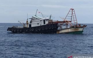 Mencuri Ikan di Perairan Indonesia, 4 Kapal Berbendera Vietnam Dimusnahkan - JPNN.com