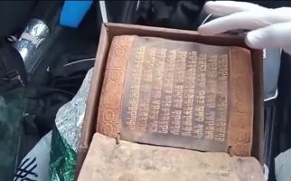 Taurat Emas yang Ditulis Sebelum Nabi Isa Lahir Disimpan di Bagasi Mobil - JPNN.com