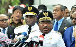 KPK Tetapkan Gubernur Papua Lukas Enembe Tersangka Gratifikasi Rp 1 Miliar, Kuasa Hukum: Aneh - JPNN.com
