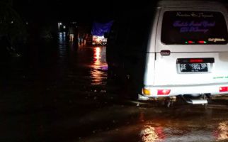 Puluhan Rumah Warga di Pesisir Barat Terendam Banjir - JPNN.com