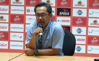 Kalah Menyakitkan dari Persib Bandung, Pelatih Persebaya Tetap Puji Pemain - JPNN.com