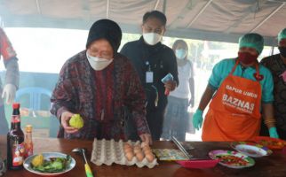 Temui Warga di Dua Lokasi Pengungsian, Mensos: Kami Ingin Pastikan Korban Bencana Dapatkan Makanan dan Logistik - JPNN.com