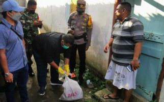 Kantong Plastik di Bawah Rumah Panggung Itu Bikin Penasaran, Begitu Dibuka Langsung Bikin Geger - JPNN.com