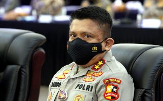 Oknum Polisi Pacaran Pakai Mobil Dinas, Propam Langsung Turun Tangan - JPNN.com