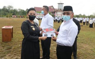 Warning dari Bupati Karolin Buat Anggota BPD, Pakai Frasa ‘Jangan Nakal’ - JPNN.com