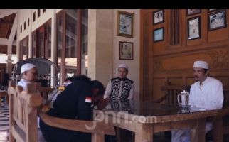 Kiai Hasan Ainul Yaqin Jadi Bintang Tamu Video Lagu Religi JPNN Musik - JPNN.com