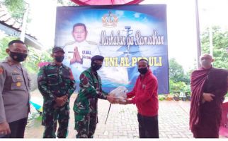 TNI AL Peduli Serahkan 800 Paket Sembako Kepada Masyarakat Wanayasa Purwakarta - JPNN.com