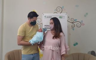 Anak Pertama Lahir, Andrew Andika Sampai Lupa Cara Azan - JPNN.com