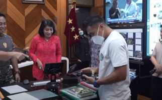Jenderal Andika Perkenalkan Ferry Sunarto kepada Serda Aprilio Perkasa Manganang - JPNN.com