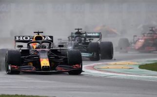 Grand Prix Emilia Romagna: Lihat Tuh Verstappen dan Hamilton Bersenggolan - JPNN.com