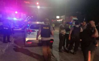 Pecatan Polisi Beraksi Nekat, Teror Anak Bupati Brebes, Tabrak Gerbang Polres, Mengacungkan Sangkur - JPNN.com