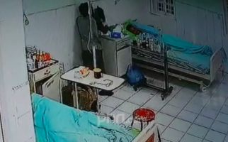 Maling Nekat Bobol Ruang Isolasi Pasien Covid-19, Aksinya Terekam CCTV, Tuh Lihat - JPNN.com