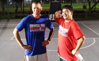 Indra Bekti dan Samuel Rizal Kompak Isi Ramadan dengan Olahraga Sambil Berbagi - JPNN.com