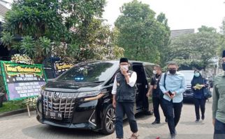 Gubernur Ridwan Kamil Menyambangi Rumah Letkol Irfan Suri, Bawa Uang Sebanyak Ini - JPNN.com