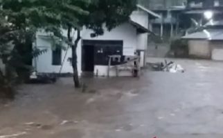 Sukabumi Diterjang Banjir dan Longsor, Petugas Gabungan Sudah Bergerak - JPNN.com